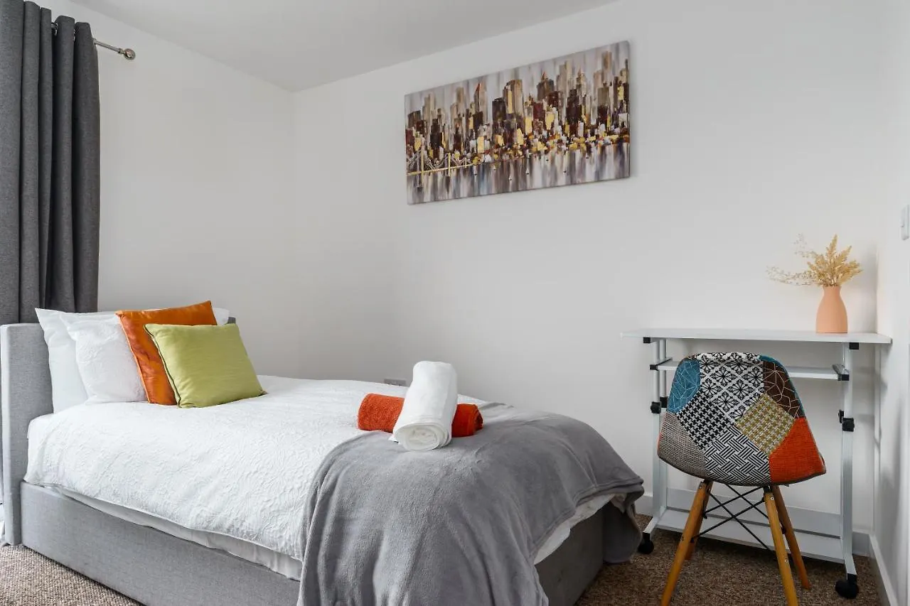 Fortified Luxury Apartment With Balcony And Free Parking Bristol