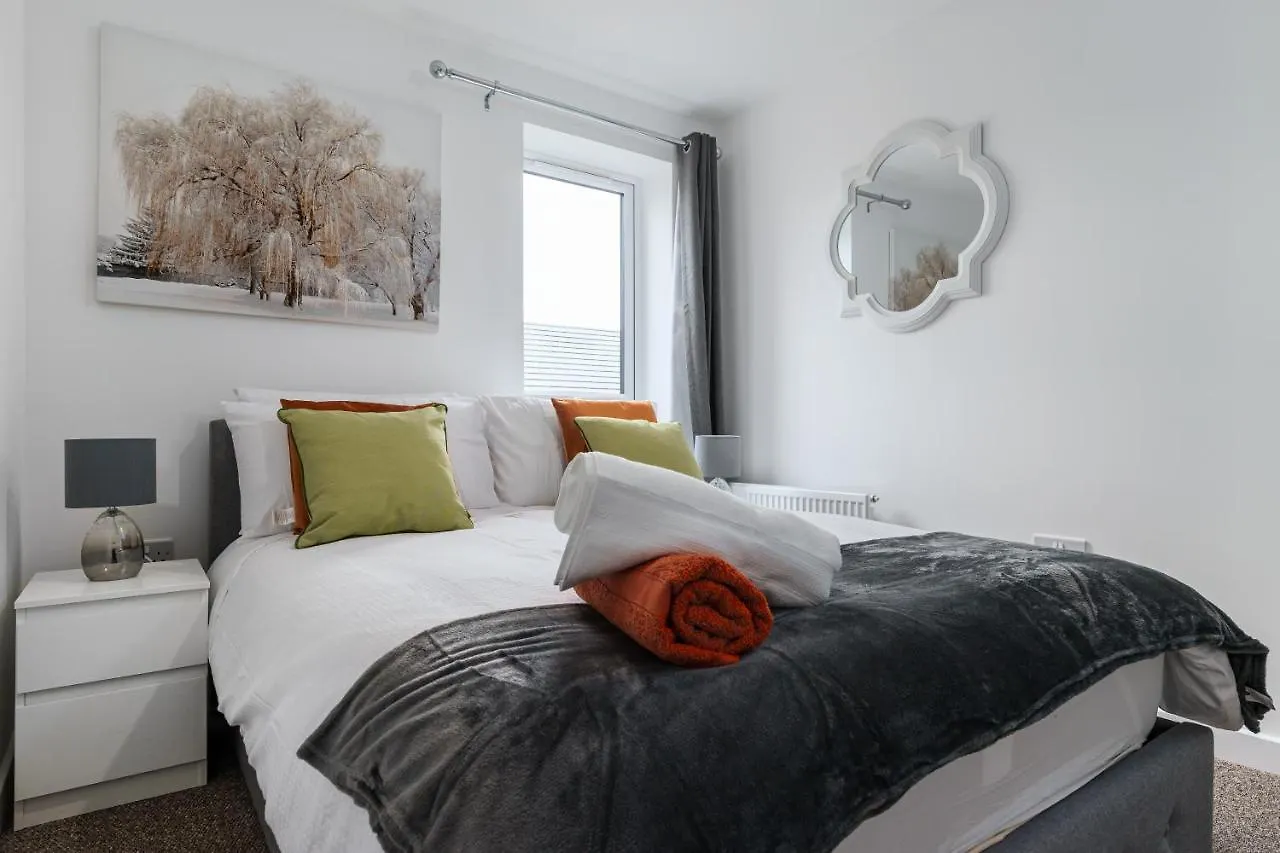 Fortified Luxury Apartment With Balcony And Free Parking Bristol