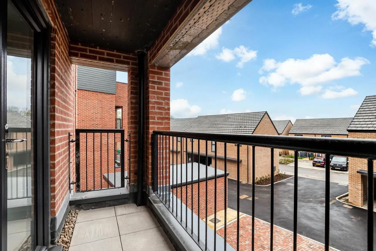 Fortified Luxury Apartment With Balcony And Free Parking Bristol