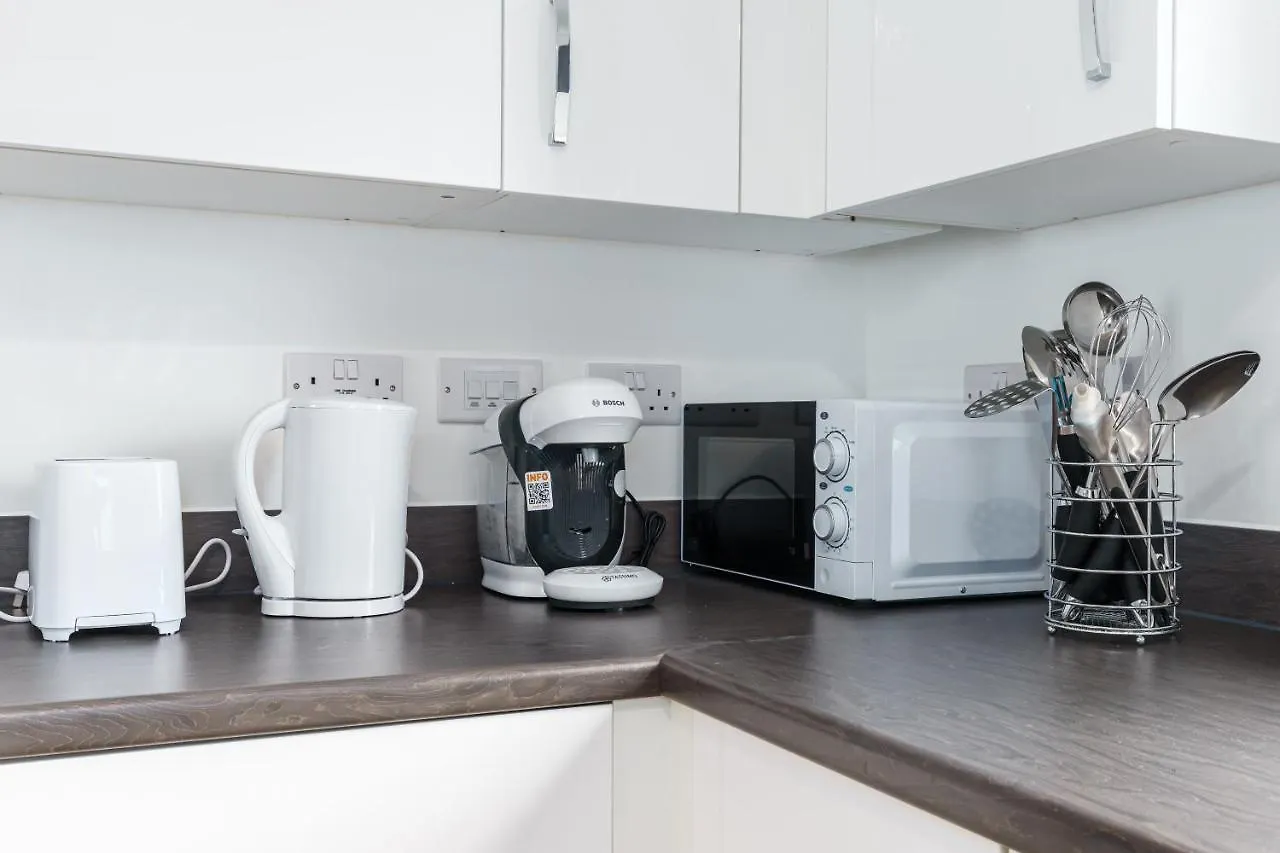 Fortified Luxury Apartment With Balcony And Free Parking Bristol