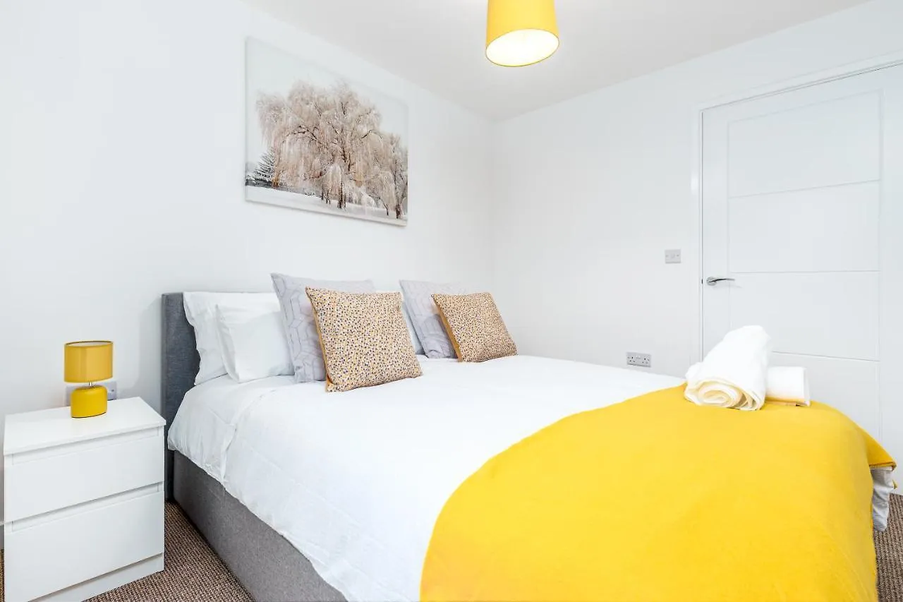 Fortified Luxury Apartment With Balcony And Free Parking Bristol