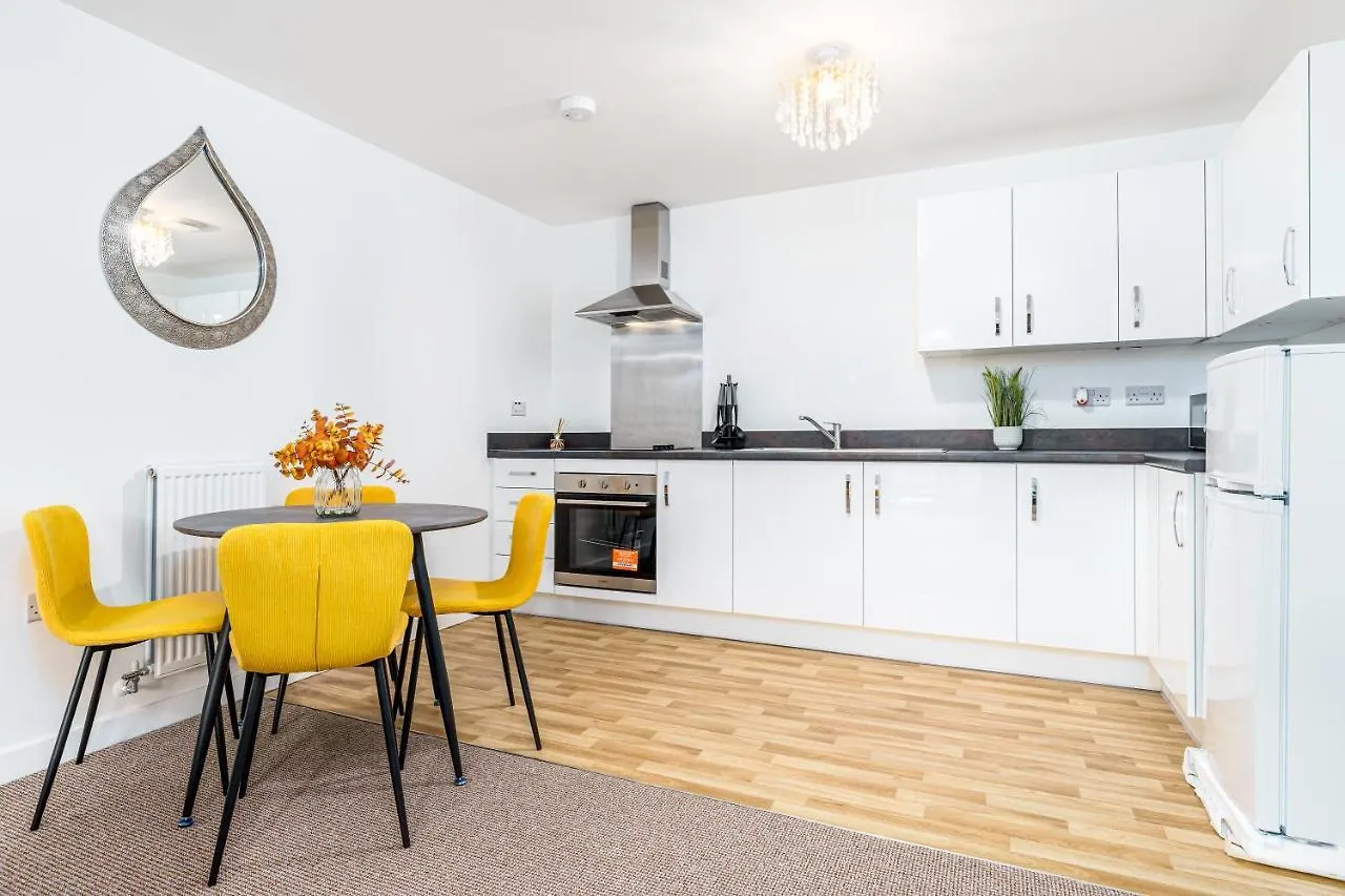 Fortified Luxury Apartment With Balcony And Free Parking Bristol