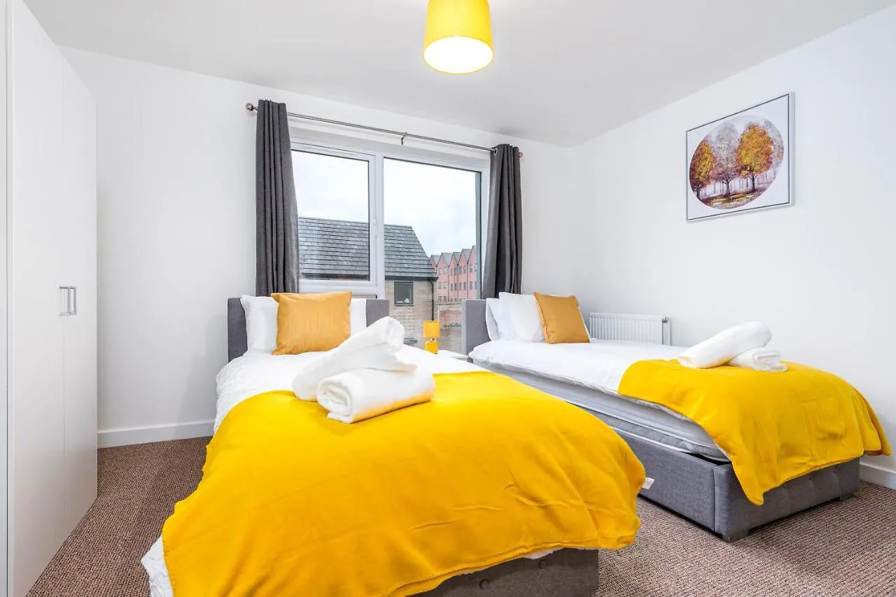 Fortified Luxury Apartment With Balcony And Free Parking Bristol
