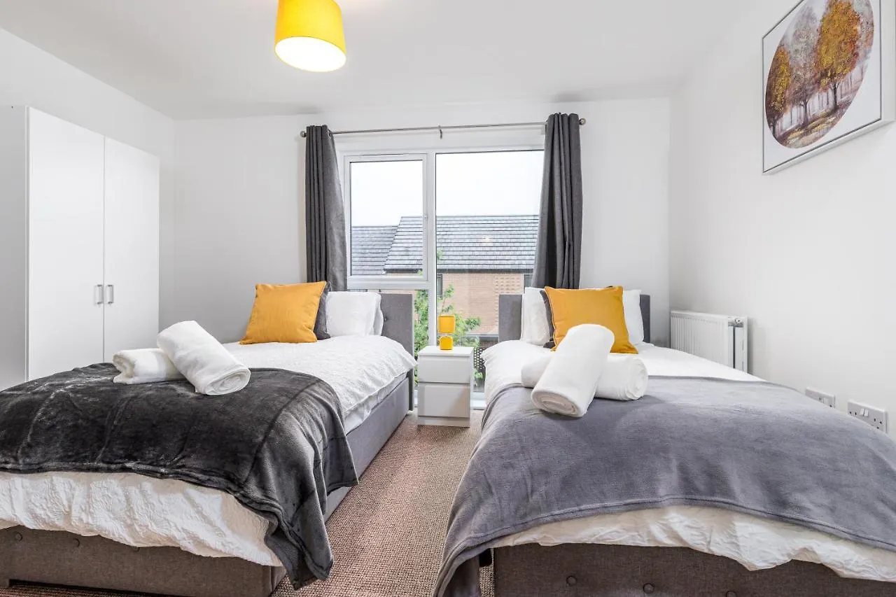 Fortified Luxury Apartment With Balcony And Free Parking Bristol